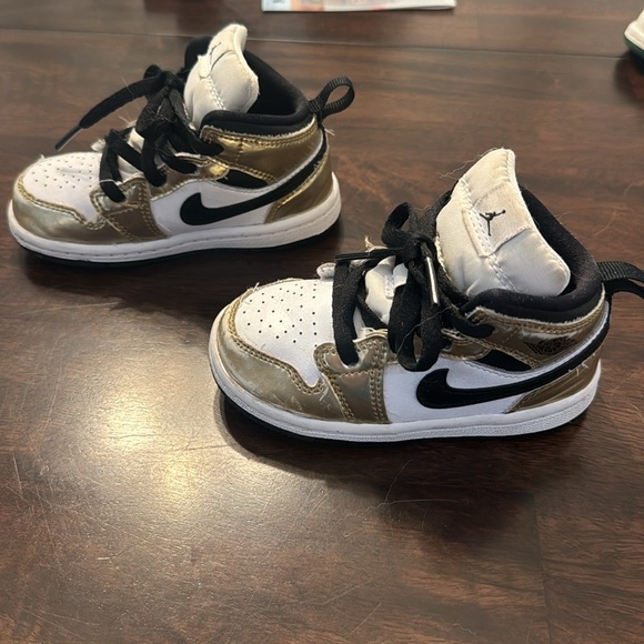 Nike Air Jordan 1’s - Picture 3 of 4